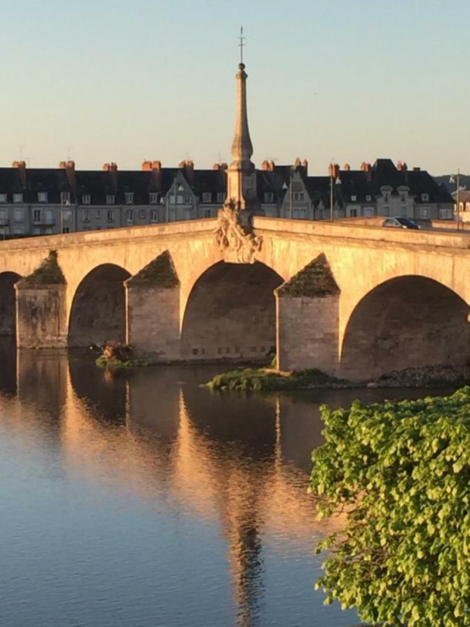 Ferienwohnung Les Lumieres De La Loire Blois Exterior foto